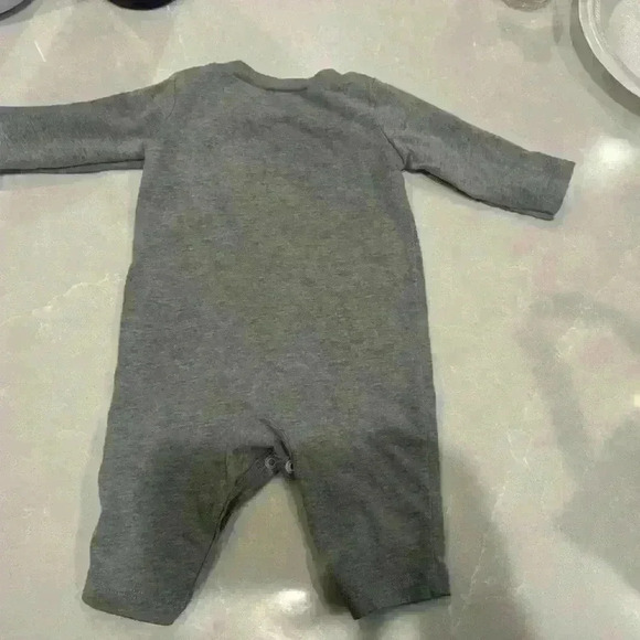 Baby Non-Footed Coverall
Dark Grey Heather
Size 3-MO - Picture 4 of 4